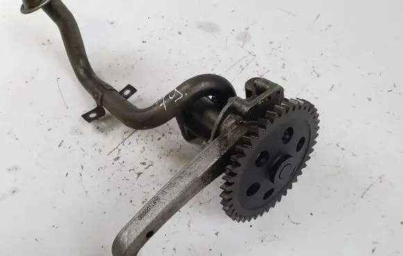 Volkswagen Touareg I Oil pump 070115105A 070115153