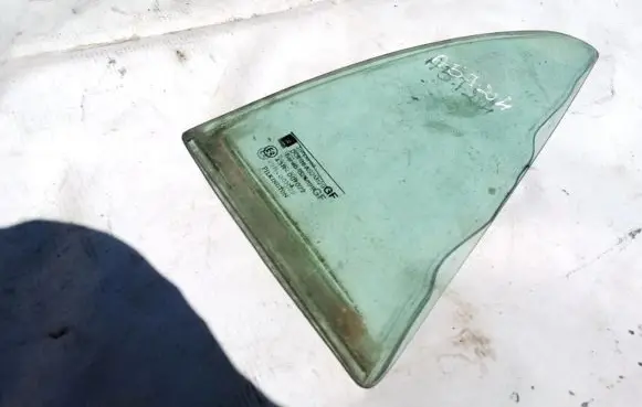 Opel Astra G Rear vent window glass 