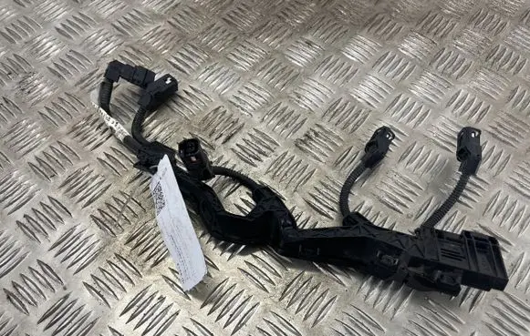 Toyota RAV 4 (XA50) Fuel injector wires 8212533180