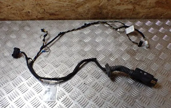 BMW 1 F20 F21 Front door lock 8712163
