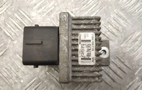 Opel Movano B Glow plug pre-heat relay 110678071R