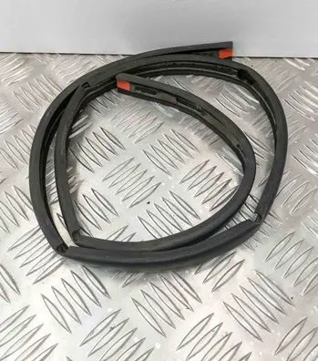 Trunk rubber seal (body)