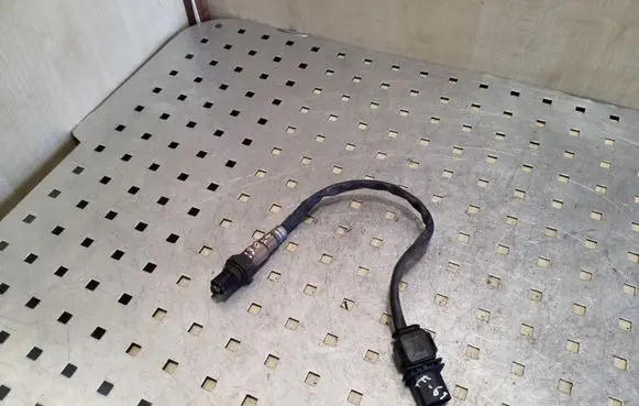 BMW 5 E60 E61 Lambda probe sensor 780436901 0281004079