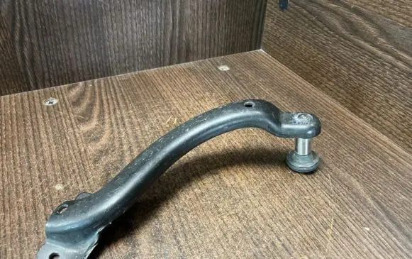 Opel Vivaro Sliding door lower roller guide/hinge 312370