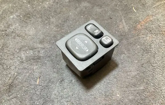 Wing mirror switch