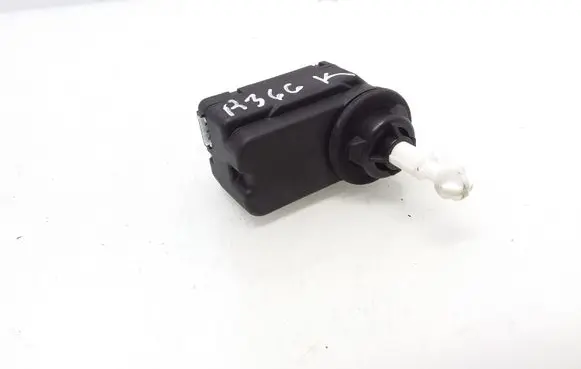 Skoda Octavia Mk2 (1Z) Headlight level adjustment motor 