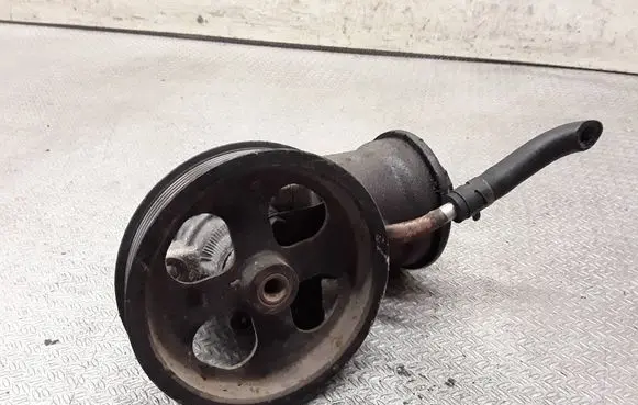Toyota Avensis T250 Power steering pump 