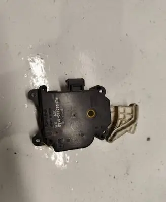 Toyota RAV 4 (XA30) Air flap motor/actuator 0638000180