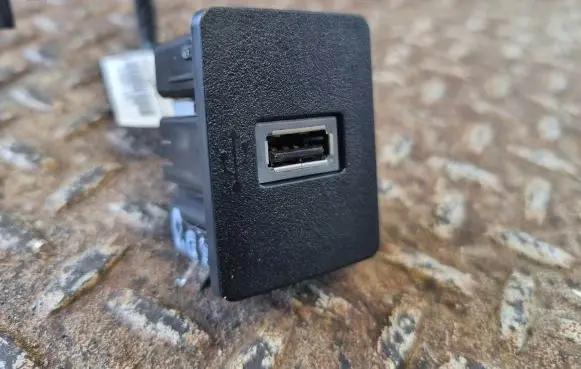 Ford Escape IV USB socket connector LJ6T14D202CB