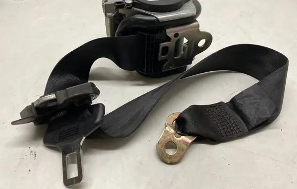 Volkswagen Touareg I Rear seatbelt 7L0857806B