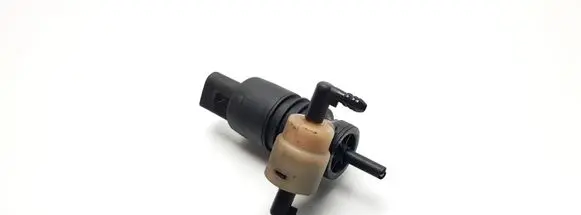 Volkswagen Golf IV Windscreen/windshield washer pump