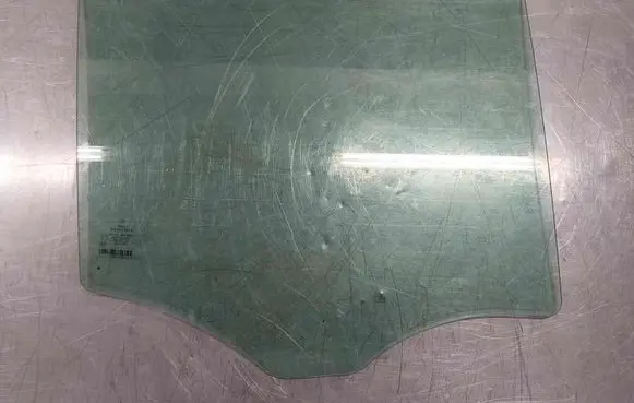 Mercedes-Benz E W211 Rear door window glass 43R000262