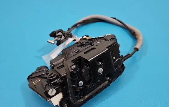 Volkswagen Tiguan Rear door lock 5N0839015D IMPRK1520996