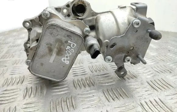 Oil filter mounting bracket