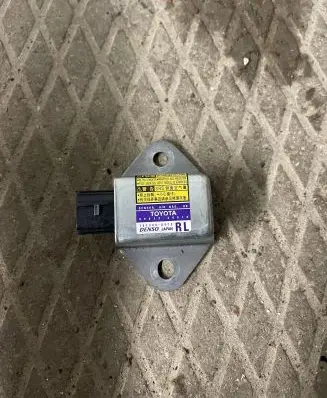 Toyota Land Cruiser (J120) Airbag deployment crash/impact sensor 8983360010 1879000472