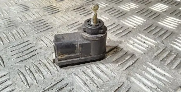 Volkswagen Golf IV Headlight level adjustment motor 1J0941295B