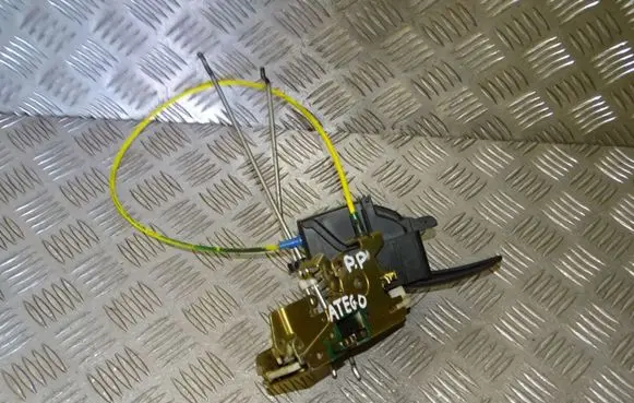 Mercedes-Benz SL R231 Front door lock