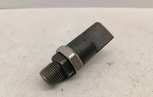 Mercedes-Benz C W203 Fuel pressure sensor A0041531528 0281002239 0041531528