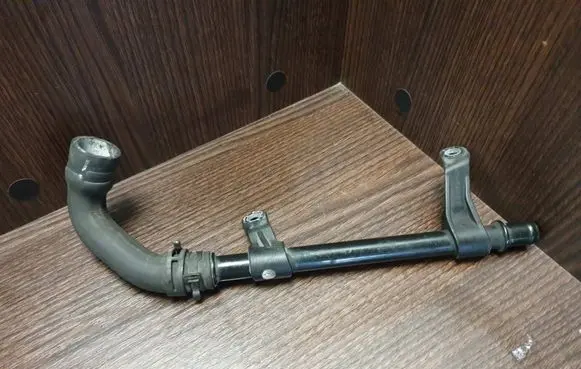 Coolant pipe/hose