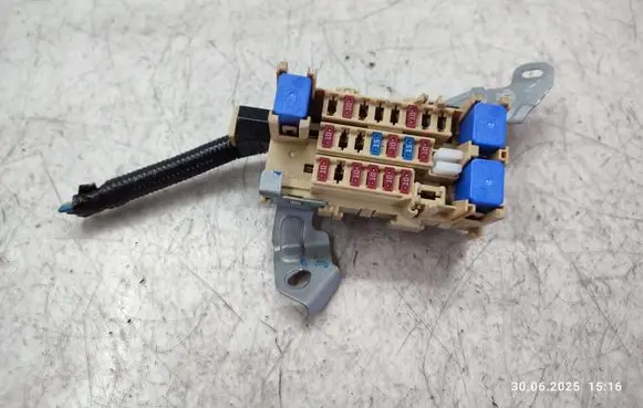 Infiniti Q50 Fuse module