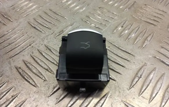 Alfa Romeo Stelvio Tailgate opening switch 01561170210