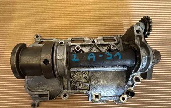 Volkswagen Polo IV 9N3 Oil pump balance shaft 045103127B