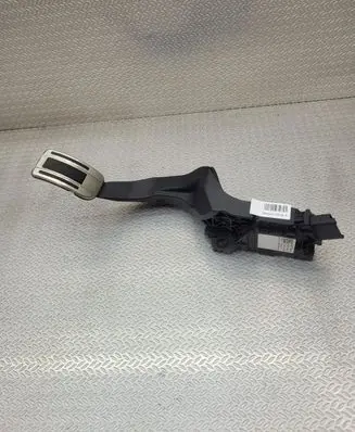 Opel Mokka B Accelerator throttle pedal 9827705480
