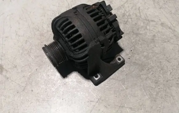 Volvo XC90 Generator/alternator 8676498 0124525029