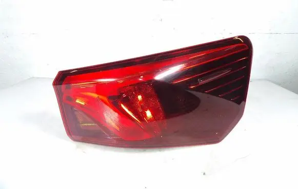 Toyota Avensis T270 Rear/tail lights E214079