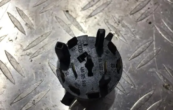 Audi A6 S6 C5 4B Ignition lock contact 4b0905849