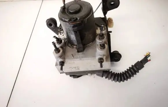 Audi A4 S4 B5 8D ABS Pump 8d0611111