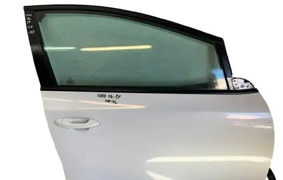 KIA Ceed Front door