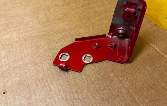Fender mounting bracket
