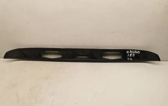 Trunk door license plate light bar