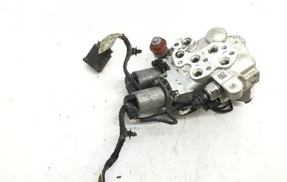 BMW 6 F12 F13 Air suspension compressor 6775258