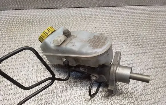 Volkswagen Transporter - Caravelle T5 Master brake cylinder 7E061130B