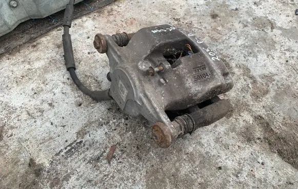Front brake caliper