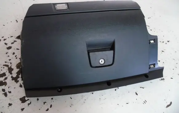 Volvo C30 Glove box
