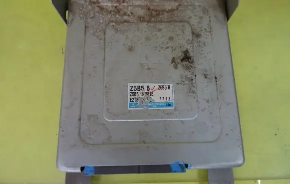 Mazda 323 F Engine control unit/module Z5B518881B Z5B5
