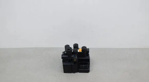Land Rover Discovery 5 Air suspension control unit module (rear) CPLA5B710BC