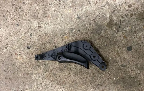 Engine bonnet (hood) release handle