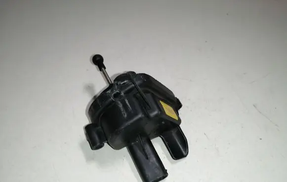 BMW 5 E39 Headlight level adjustment motor 6908409 15373500