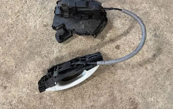 Seat Arona Rear door lock 5TA839015E