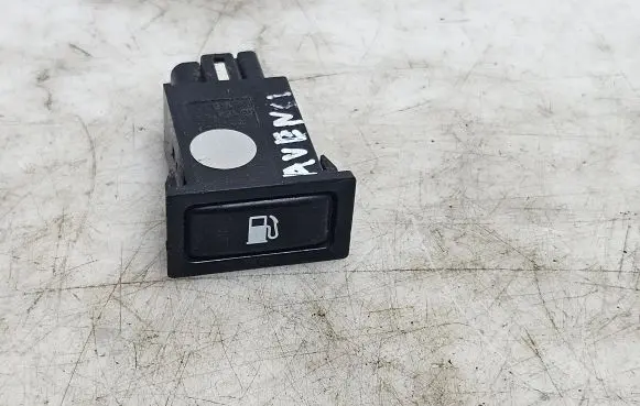 Toyota Avensis T250 Fuel tank opening switch 156795