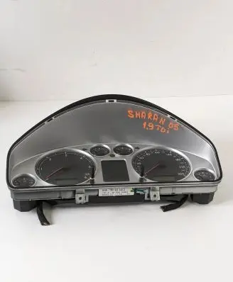 Volkswagen Sharan Speedometer (instrument cluster) 7M3920840Q 2809040301