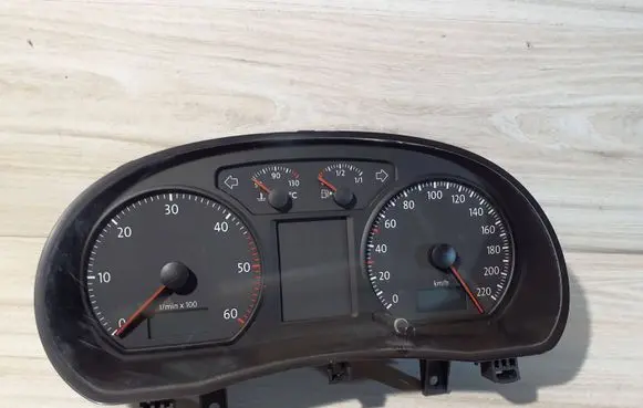 Volkswagen Polo IV 9N3 Speedometer (instrument cluster) 6Q0920825F 503001590802 008VWZ5Z0H6031724