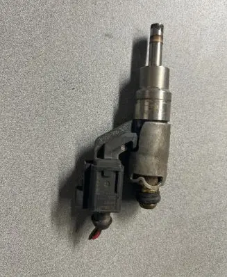 Volkswagen Golf V Fuel injector 03C906036A
