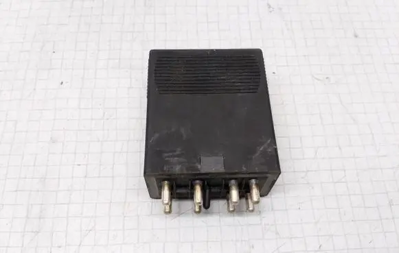 Mercedes-Benz E W124 Other relay 0065458732 0281001069