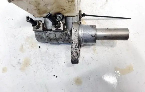 Master brake cylinder