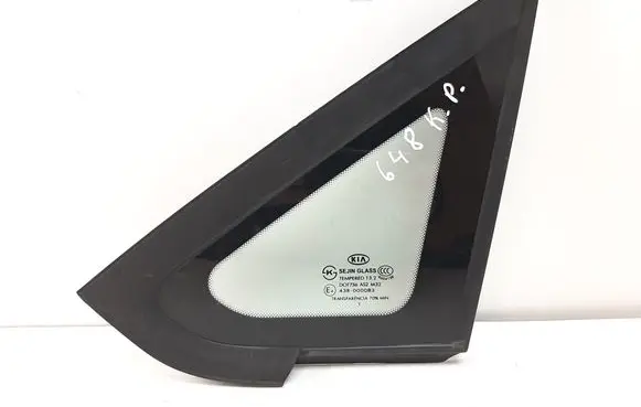 KIA Carens II Front triangle window/glass 43R000083